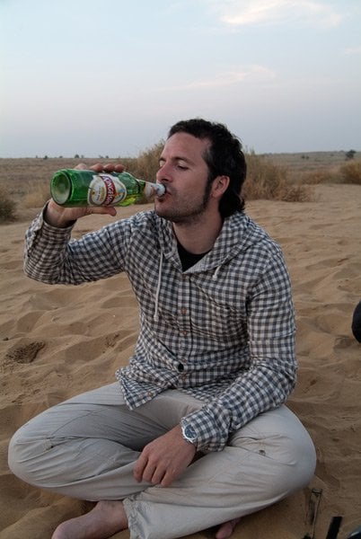 Desierto del Thar, Jaisalmer - Cerveza Kingfisher