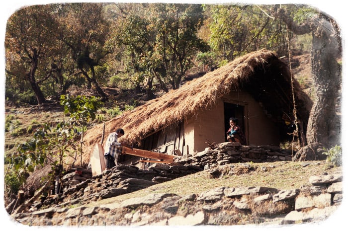 Una pareja en su cabaña