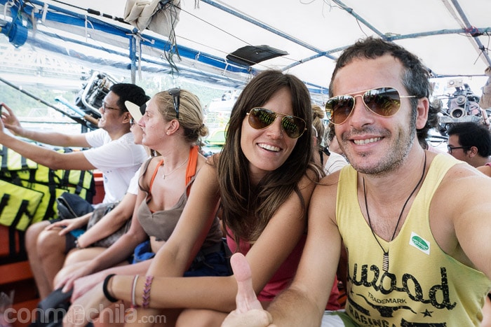 En la barca long tail