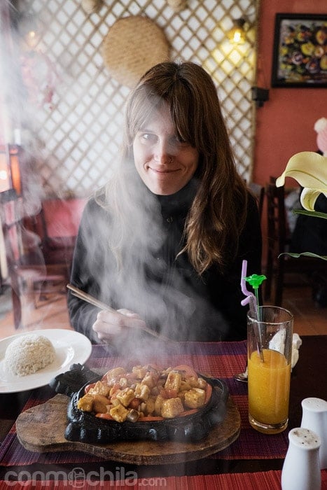 Carme y su sizzler de tofu