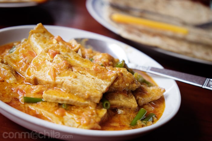 El popular tofu con salsa de tomate