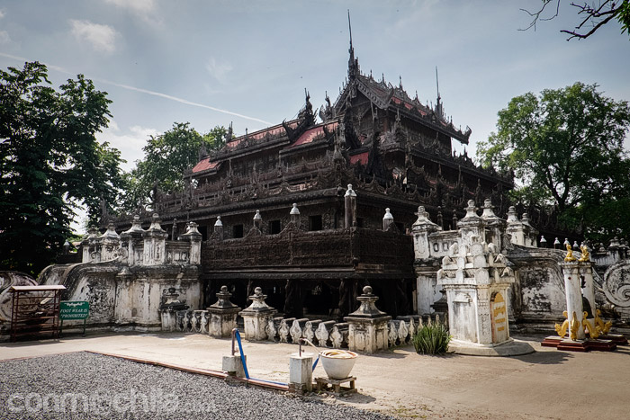 Vista general del monasterio de madera Shwenandaw Kyaung