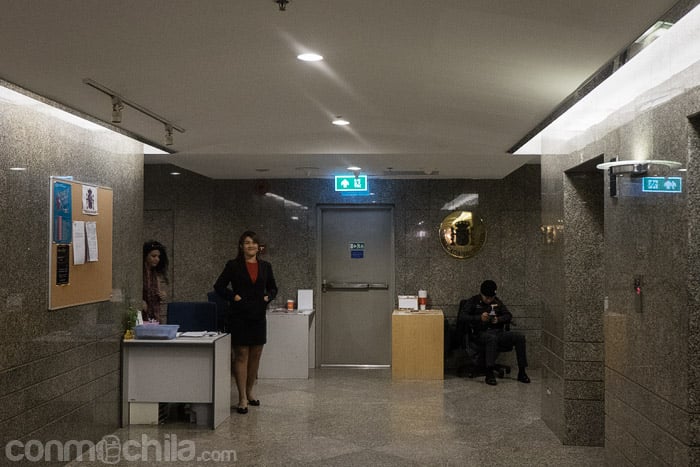 Entrada a la embajada