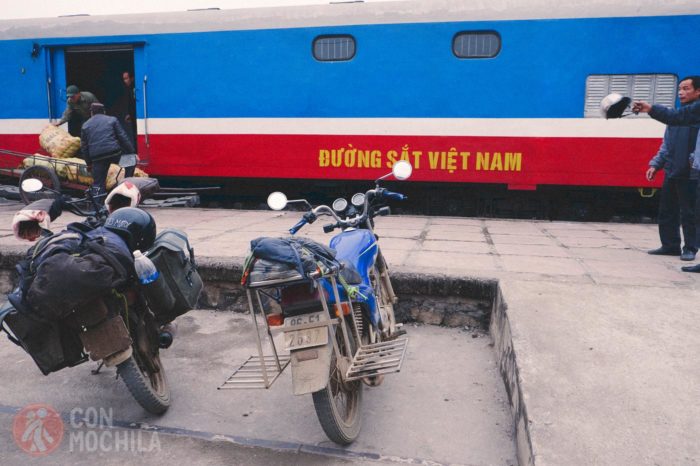 Nuestra KM0 a la espera de que la suban al tren