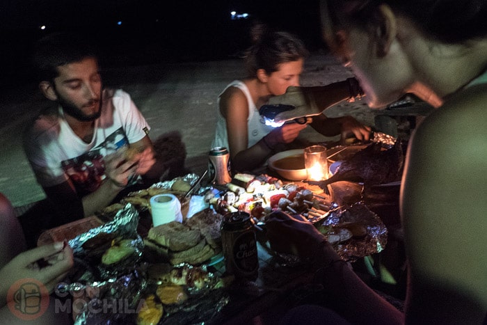 Cenando en la playa