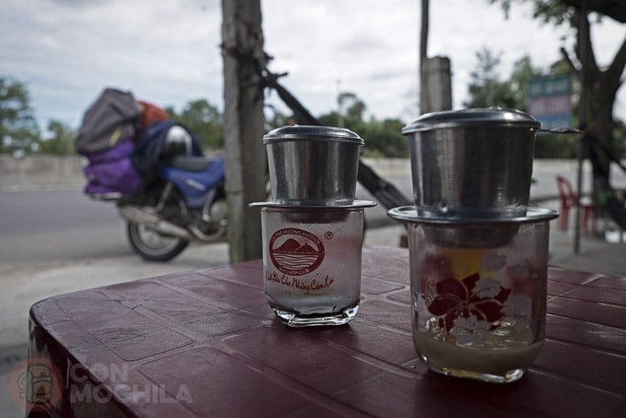 Motoret and two cafés, a typical scene from our trip.