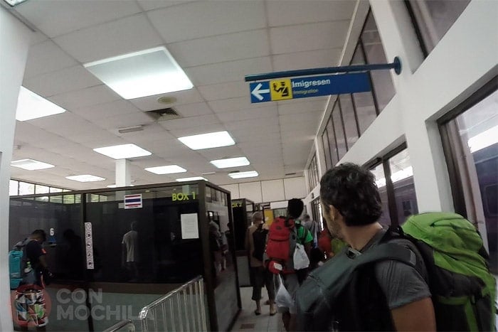 La zona de inmigración de la estación (zona Tailandesa)