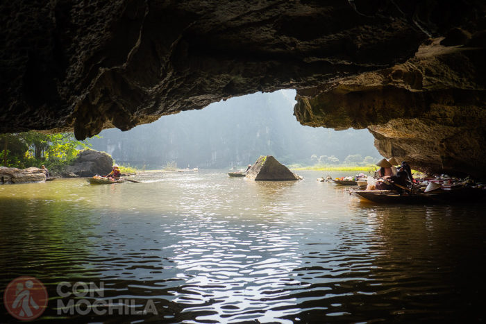 Espectacular vista desde el interior de una cueva