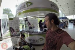 Comprando la tarjeta SIM en el aeropuerto