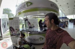 Comprando la tarjeta SIM en el aeropuerto