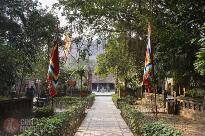 Jardines de acceso al templo