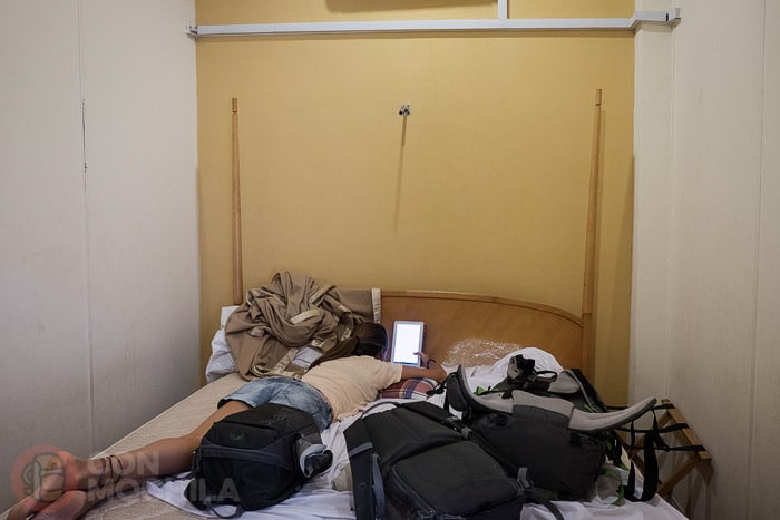 La sencilla y pequeña habitación