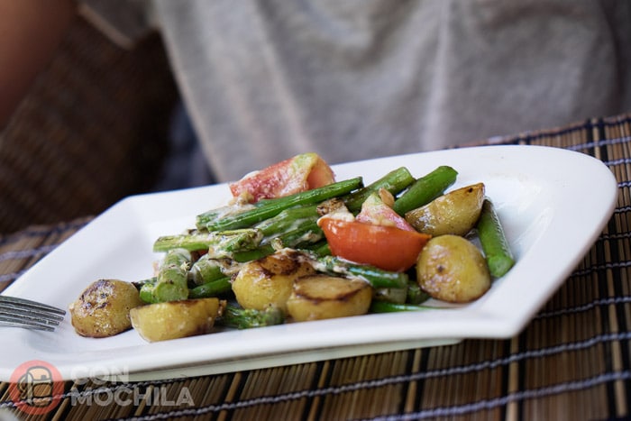 ...y unos espárragos con patatas