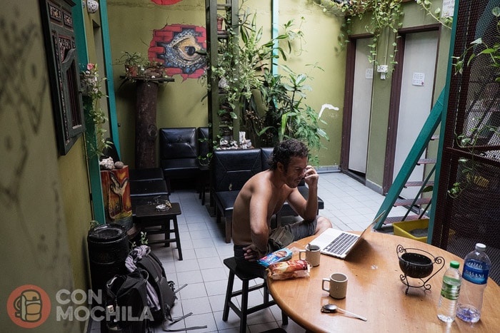 Otra zona de descanso junto a las duchas