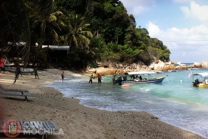 Desembarco de víveres en la playa