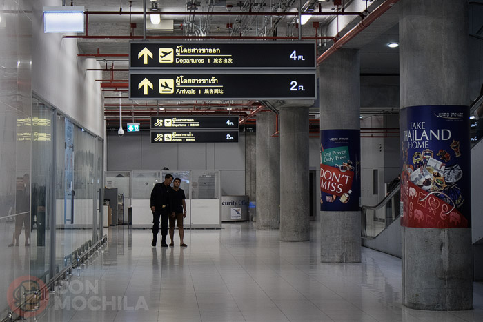 Llegada al aeropuerto, en la planta baja