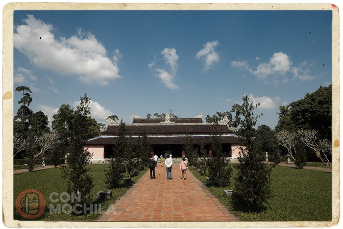 El templo rodeado de jardines