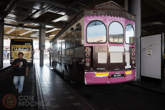 Paseando seguro que os tropezáis con estos autobuses típicos: cas ligas