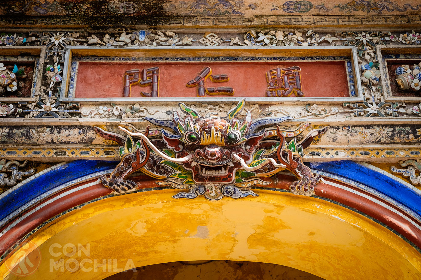 Detail of the gate