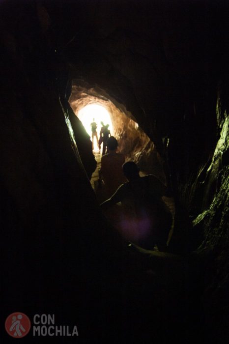 El oscuro y estrecho túnel