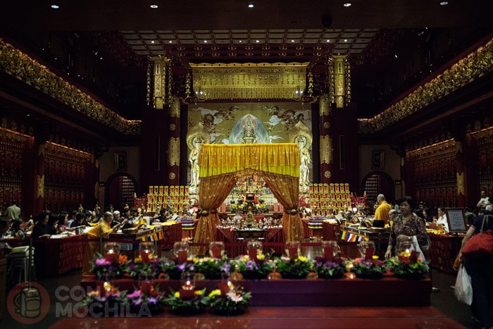 Vista general del interior del Buddha Tooth Relic Temple