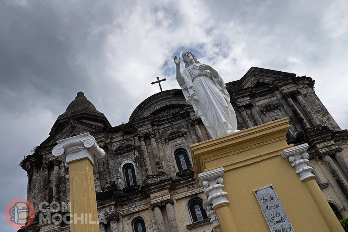 Detalle del cristo frente a la fachada