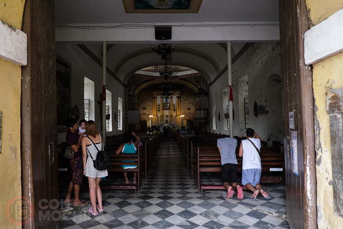 Acceso al interior de la iglesia