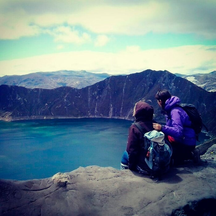 Al pie de la laguna Quilatoa