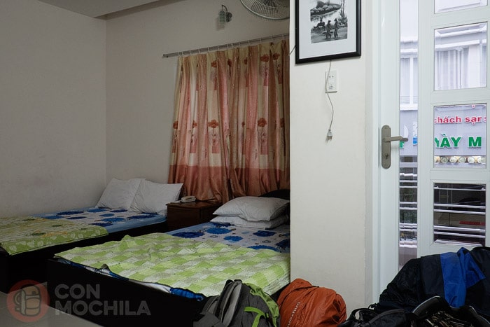 La amplia habitación