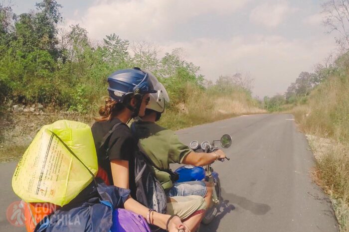 Siguiendo en ruta por una carretera desértica