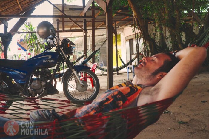Y descanso para  moto y piloto