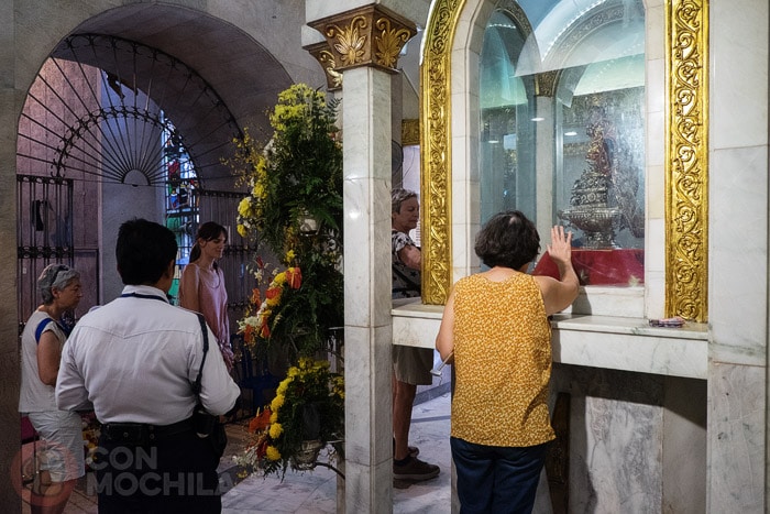 Haciendo cola para ver el Santo Niño
