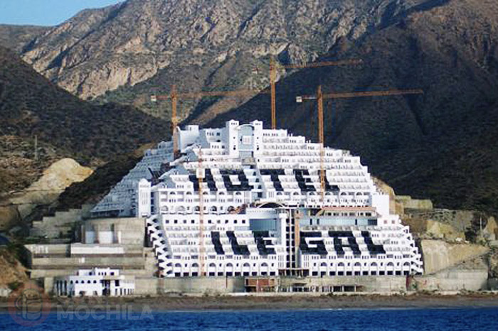 El famoso "Hotel El Algarrobico"
