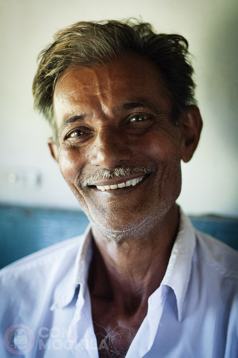 Señor con el que compartimos trende camino a Diu