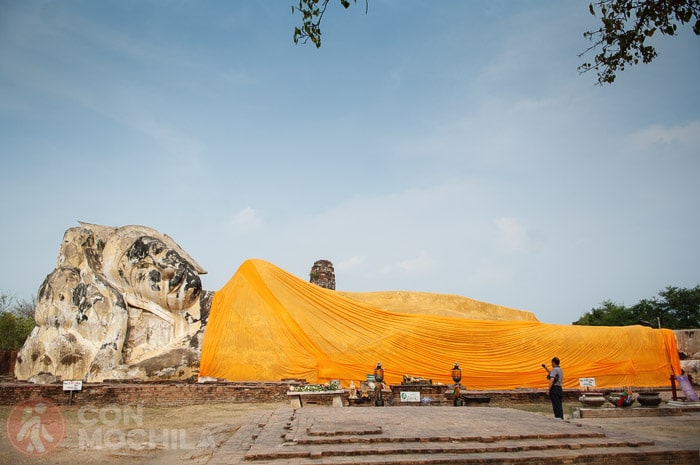 El buda reclinado de Wat Lokayasutharam