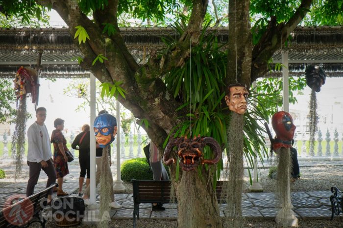 Otra forma de ver a los superhéroes en el templo blanco de Chiang Rai