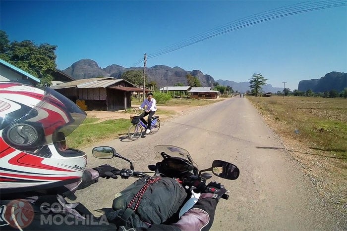 Otro tramo de la carretera a pocos kms de Kong Lor