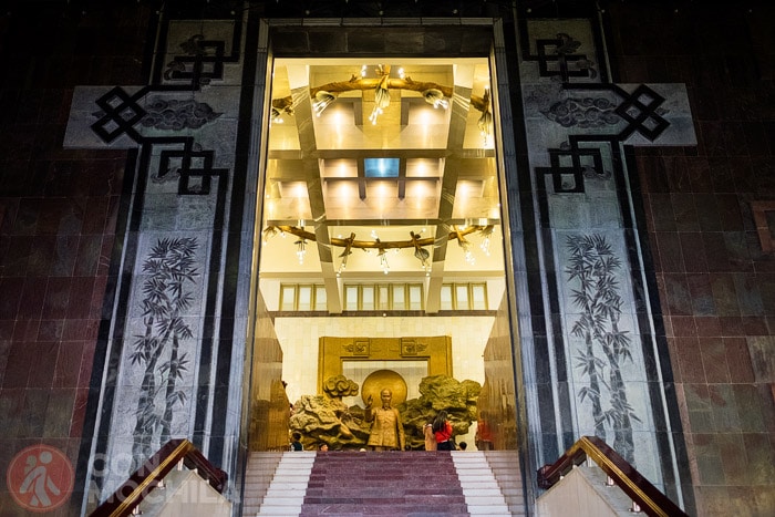 Espectacular acceso a una de las salas del museo