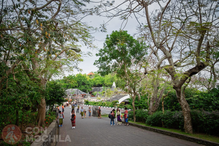 Entrada a la zona del templo