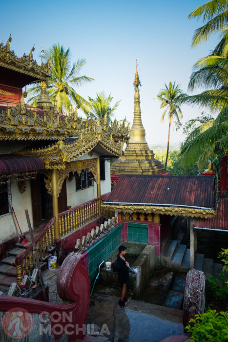Otro templo de camino a la Kyaikthanlan Paya