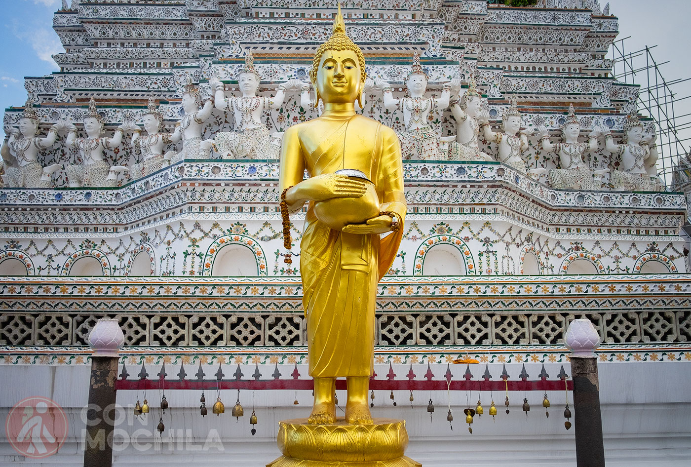 Another image of Buddha in front of the central prang