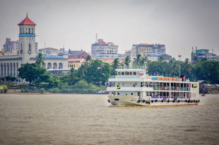 Ferry a Dalah Yangon
