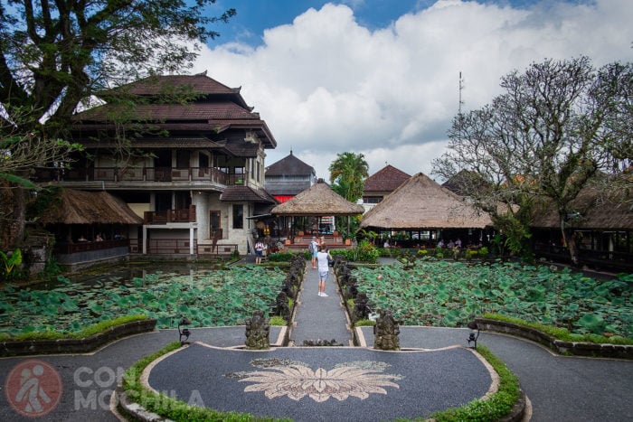 La entrada al templo Saraswati