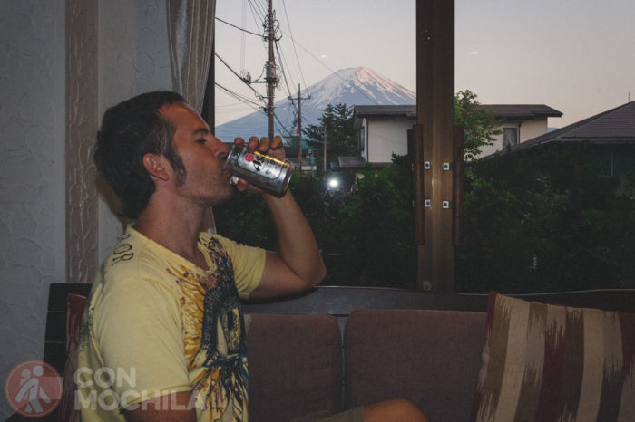 Asahi con el Monte Fuji de fondo