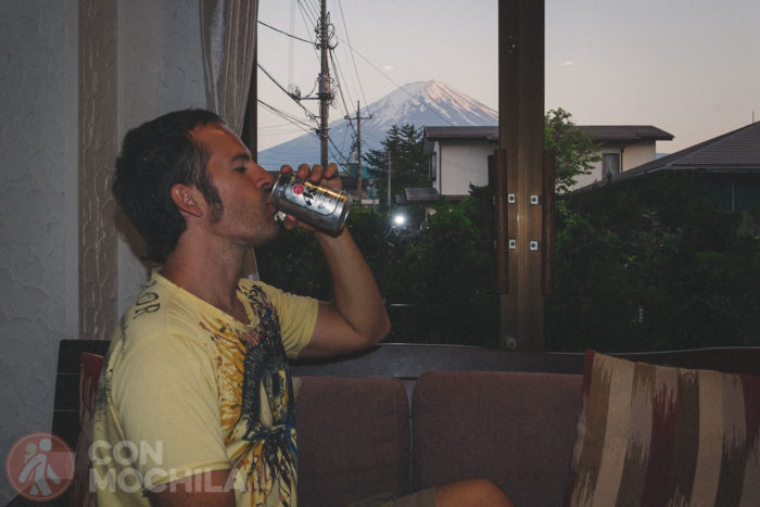 Asahi con el Monte Fuji de fondo