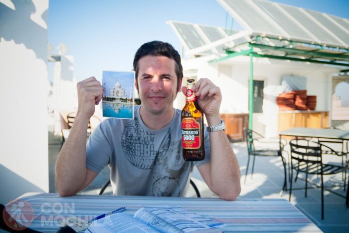 ¿Qué envío, la postal o la cerveza?
