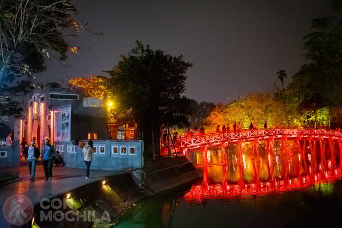 El puente Huc "puente del sol naciente" de noche