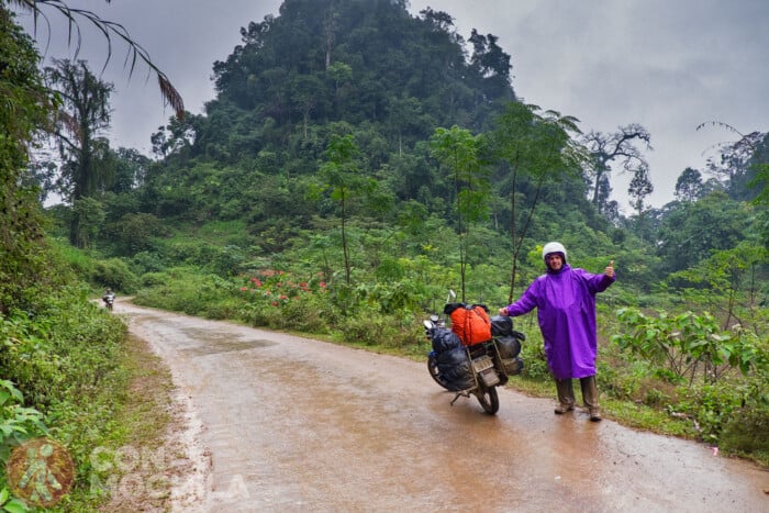 Toni con poncho a lo teletubbie morado