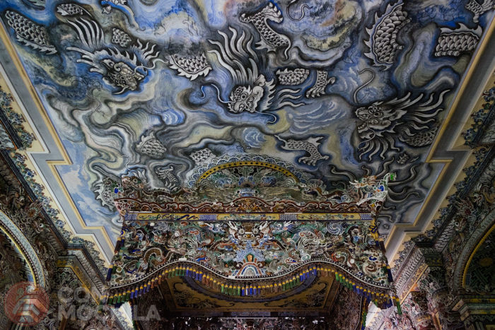 Detalle de los dragones del techo