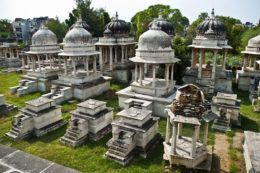UDAIPUR GUIA DE VIAJE Ahar cenotafios
